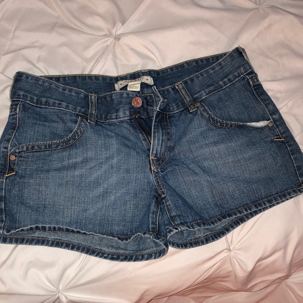 Low rise denim shorts!